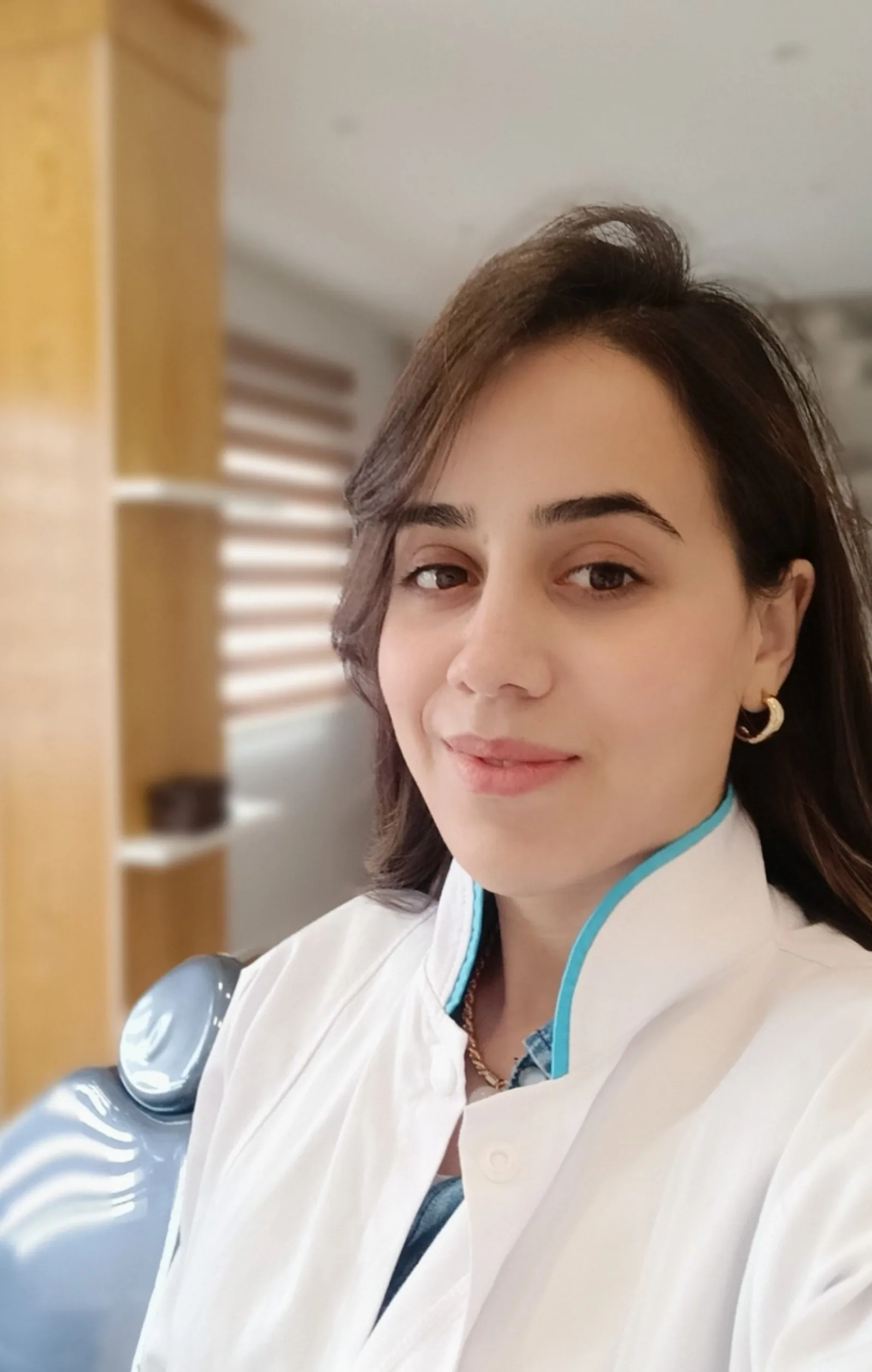 Dr Dr Oumaya, Dentiste à La Marsa
